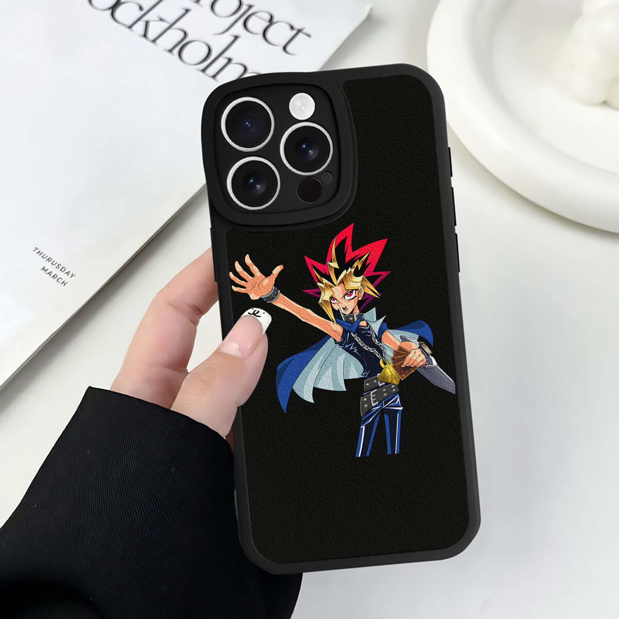 遊☆戯☆王 Yu-Gi-Oh! 【iPhone 16シリーズ対応】シリコンスマホケース（レザー調） 材質：シリコン